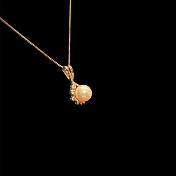 Elegant Gold Pearl and Diamond Pendant Necklace - Picture 3 of 8